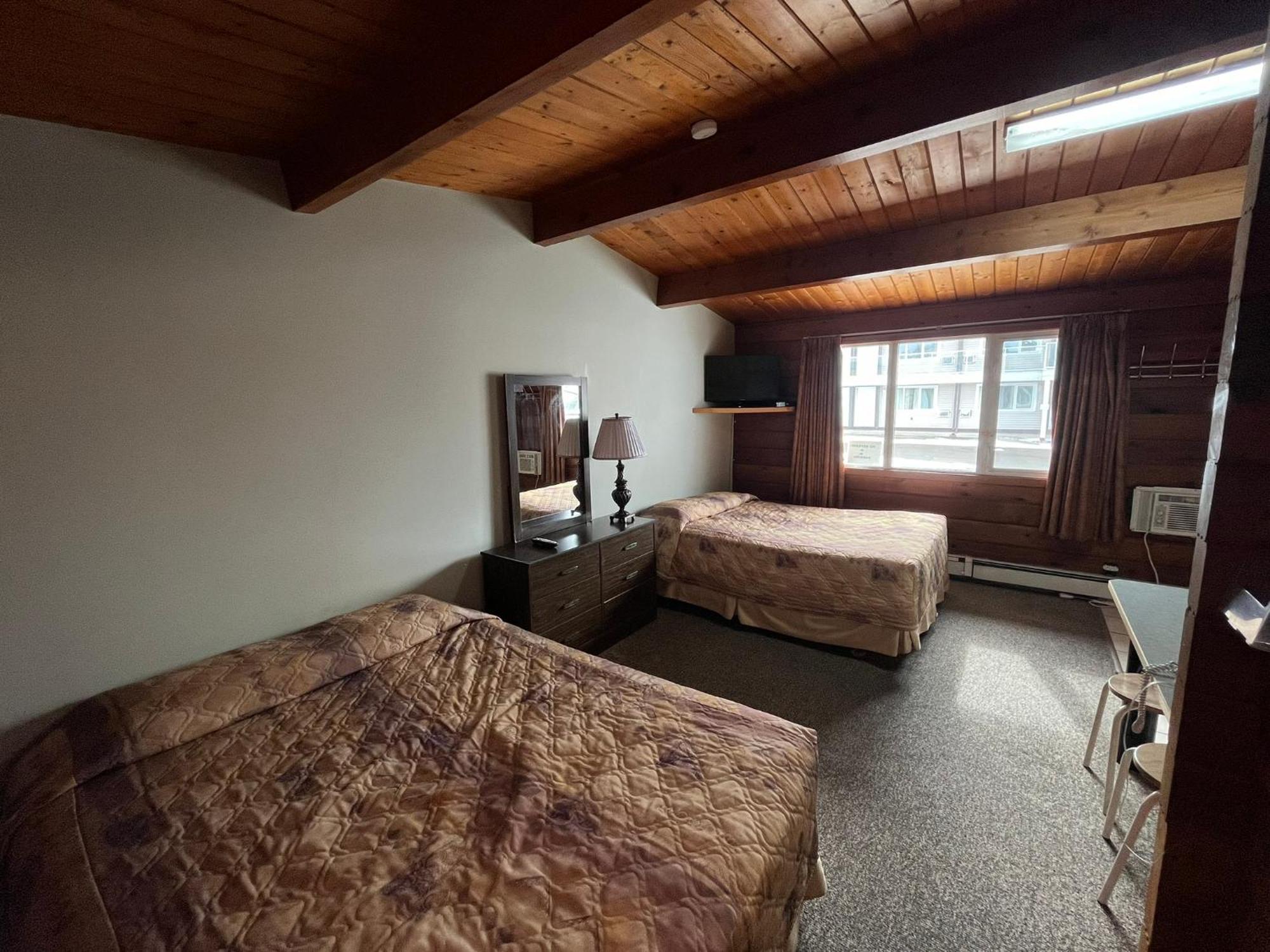 Raccoon Lodge Motel Sylvan Lake Kültér fotó
