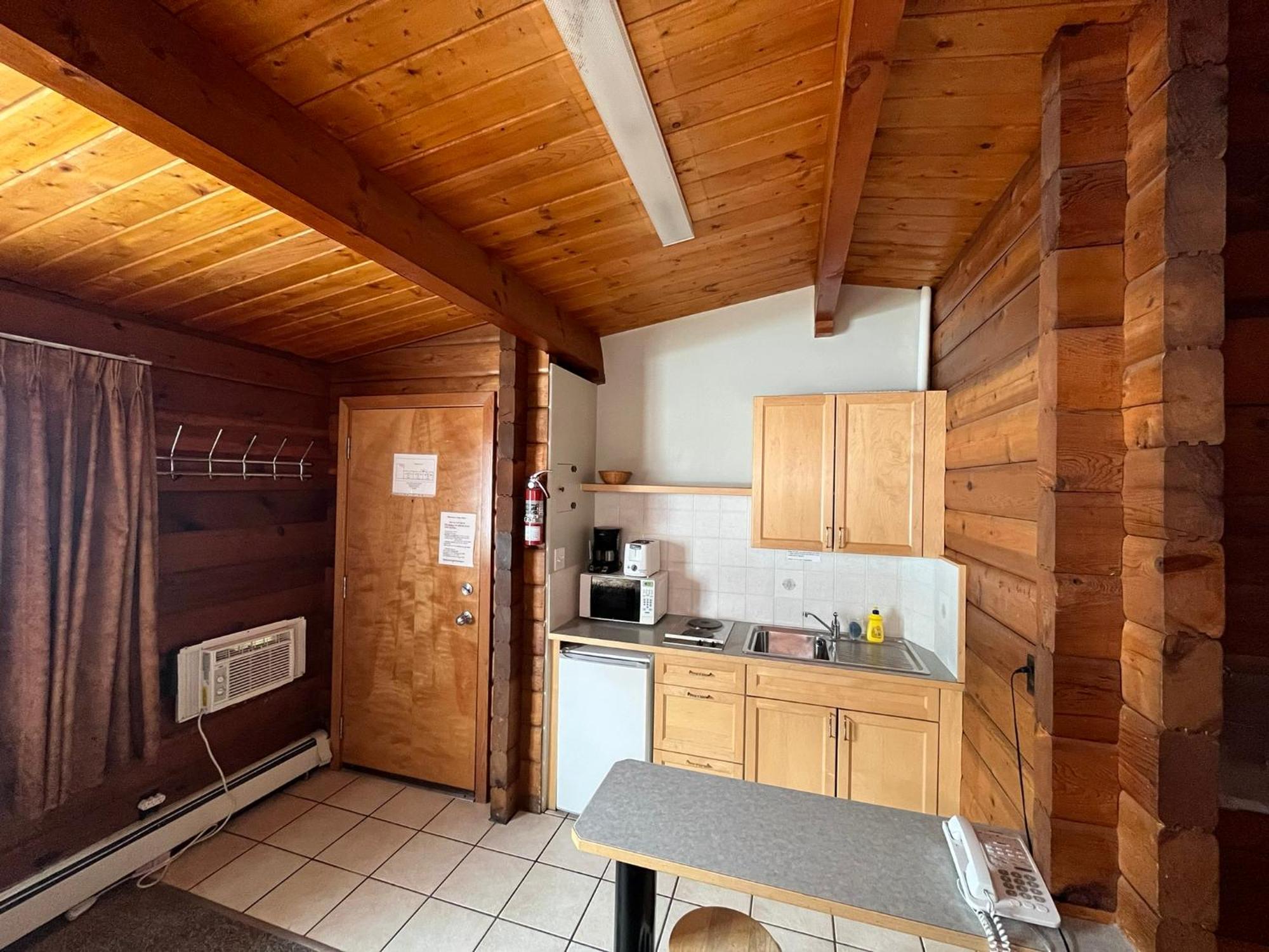 Raccoon Lodge Motel Sylvan Lake Kültér fotó