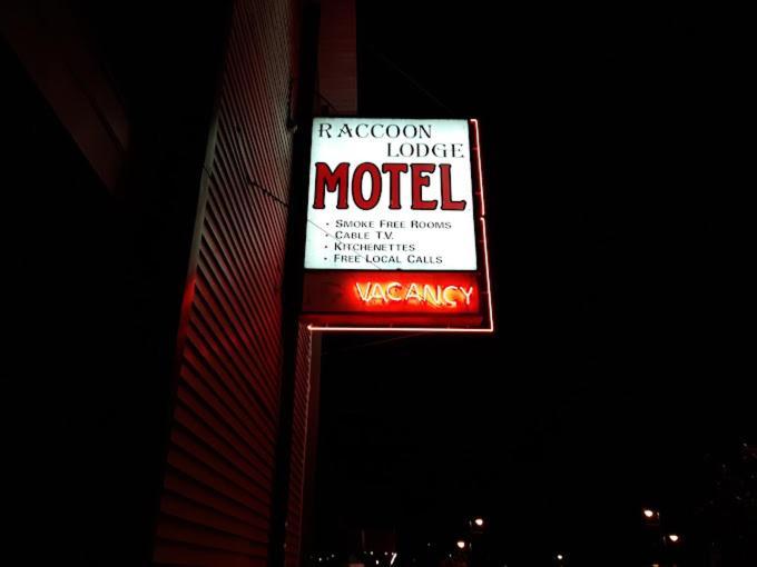 Raccoon Lodge Motel Sylvan Lake Kültér fotó