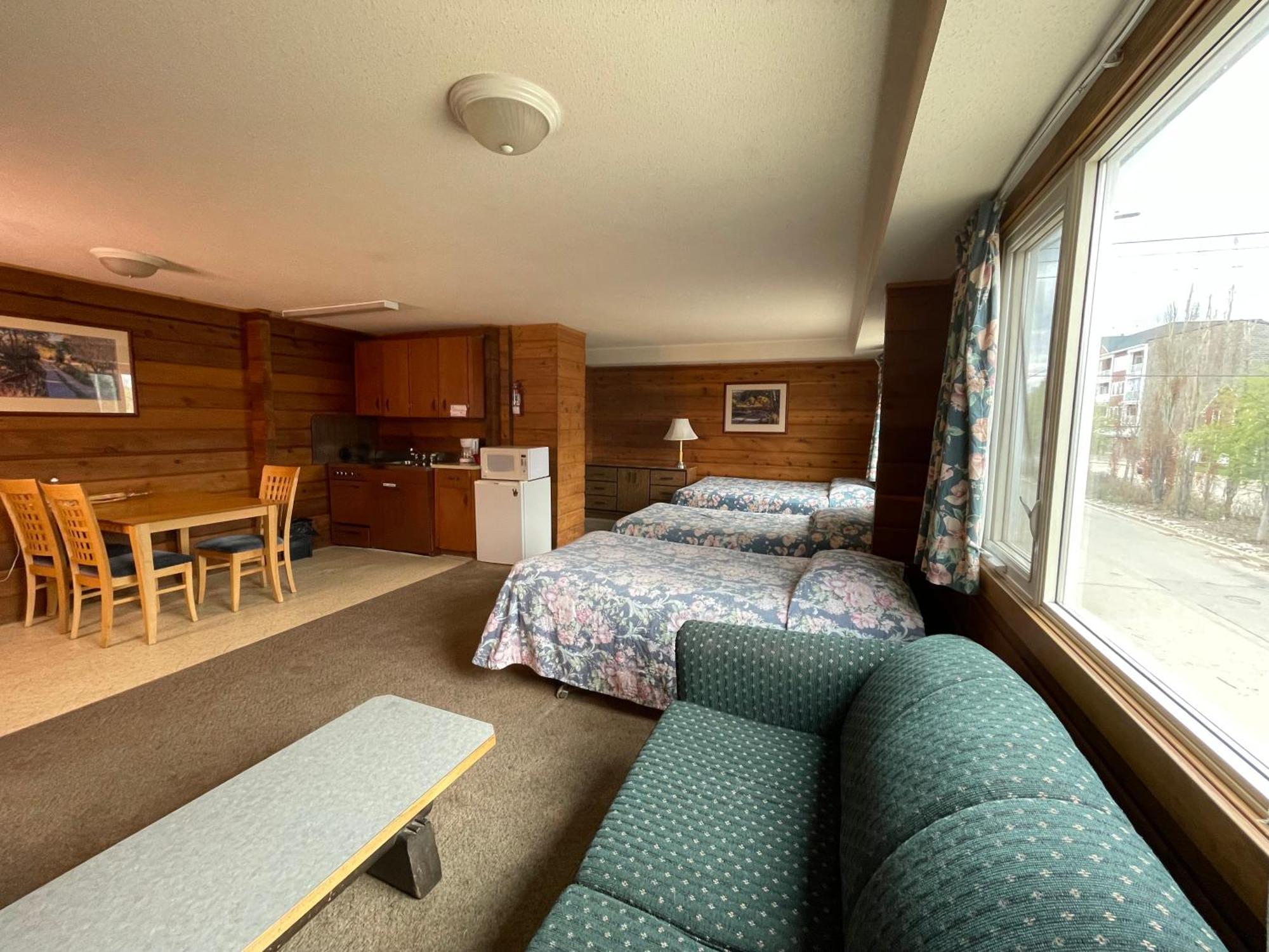 Raccoon Lodge Motel Sylvan Lake Kültér fotó